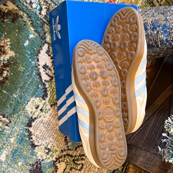 Adidas Gazelle Classic Off White and Clear Sky Blue Sneakers Sz 9 - Picture 9 of 12